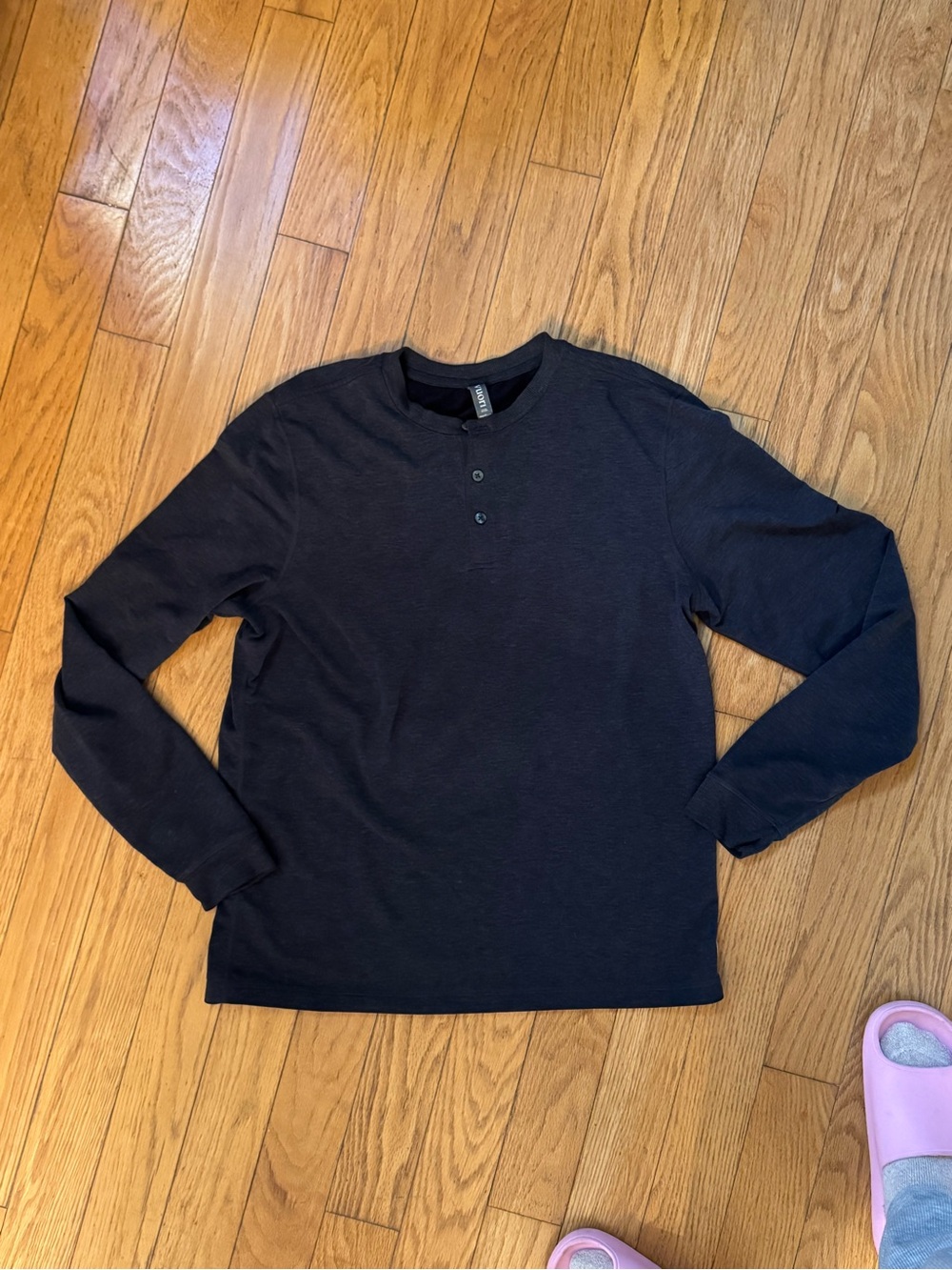 Vuori Mens Austin Long Sleeve 3 Button Henley V175 Heather Charcoal Sz M Comfort